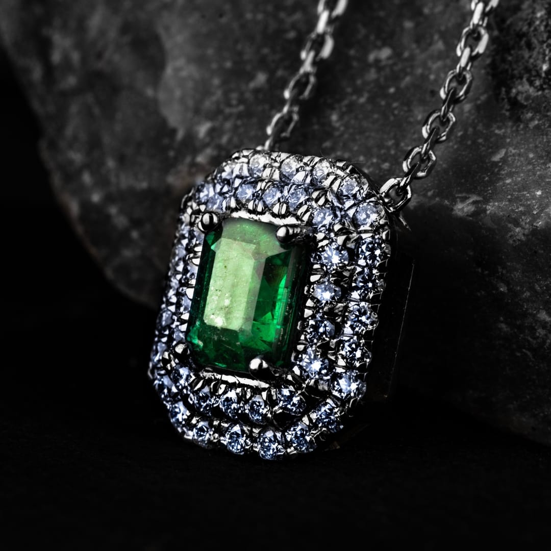 Złoty naszyjnik z naturalnym szmaragdem i diamentami „Afghanistan emerald”